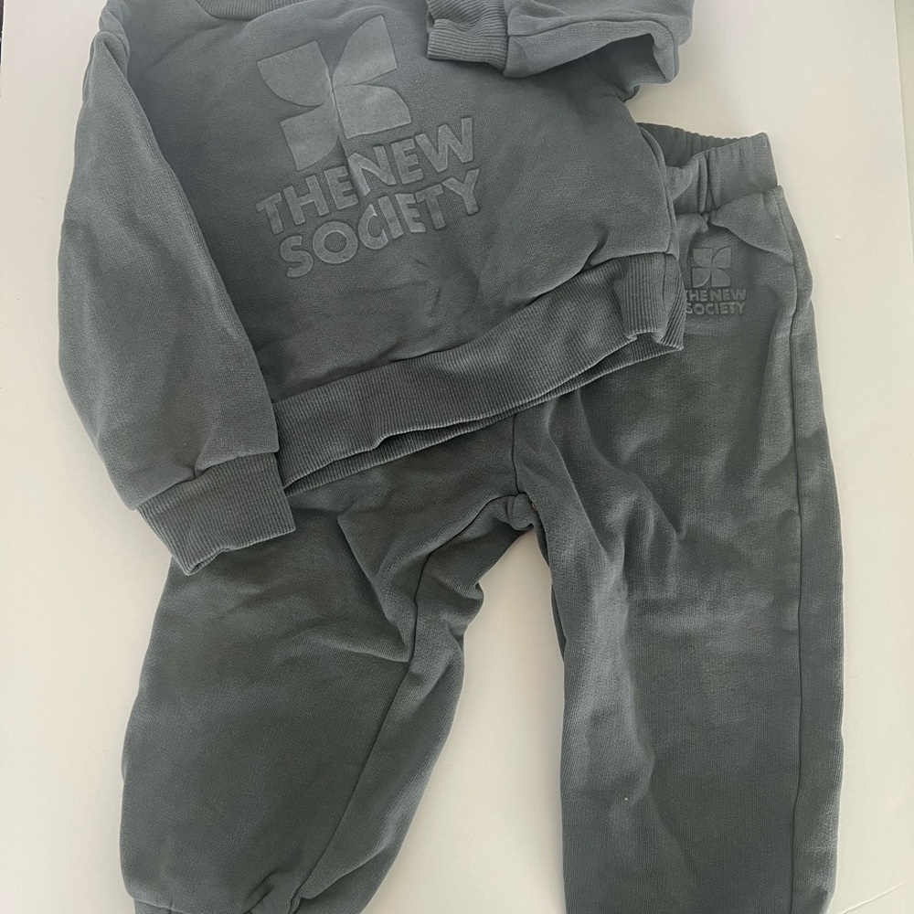The new society Kids Gray Sweatshirt and Pants Set